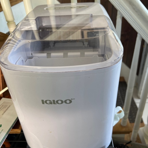 Igloo Kitchen Igloo Table Top Ice Maker Poshmark